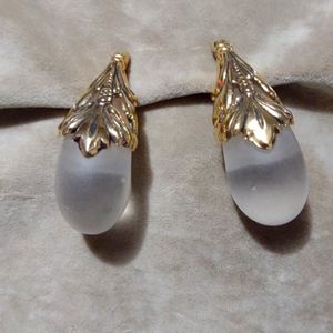 Unsigned Estate Statement Runway Gold & Lucite Clip Costume Earrings